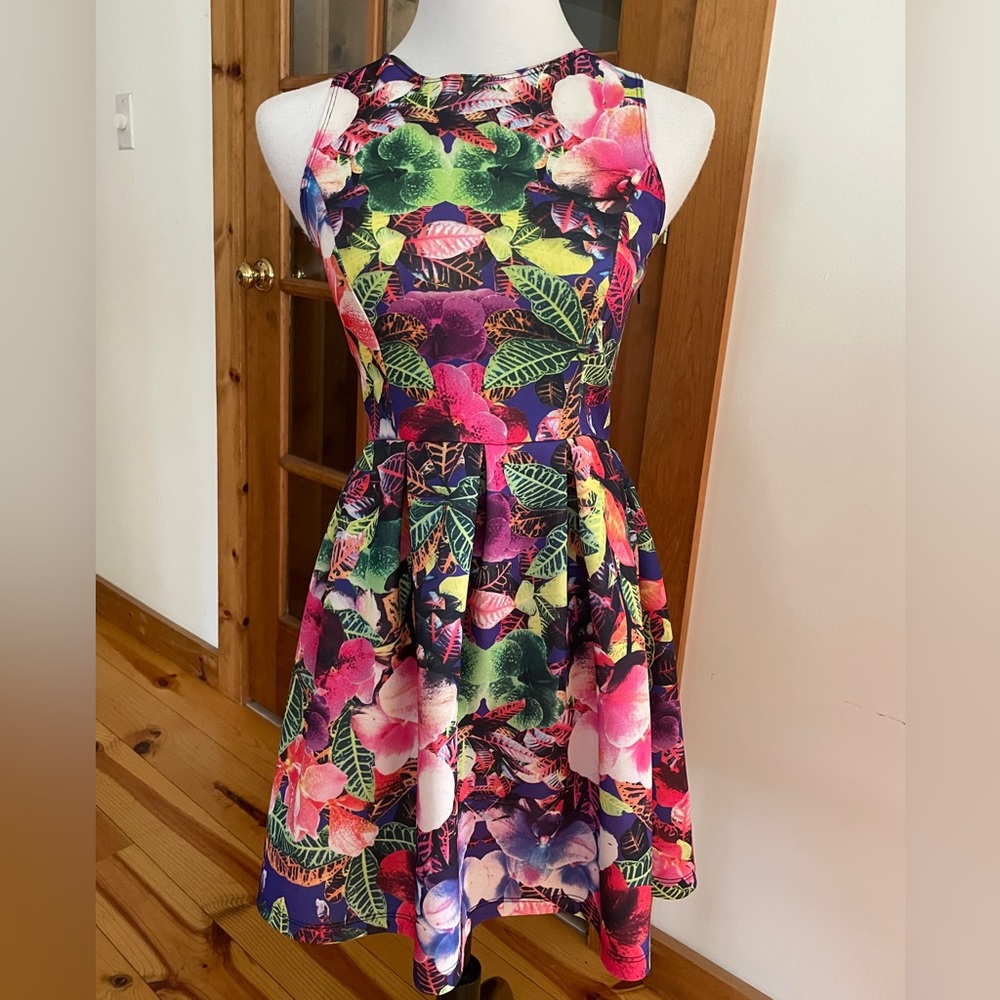 EIGHT SIXTY XS/S VIBRANT TROPICAL MULTICOLOR SLEEVELESS FLORAL DRESS